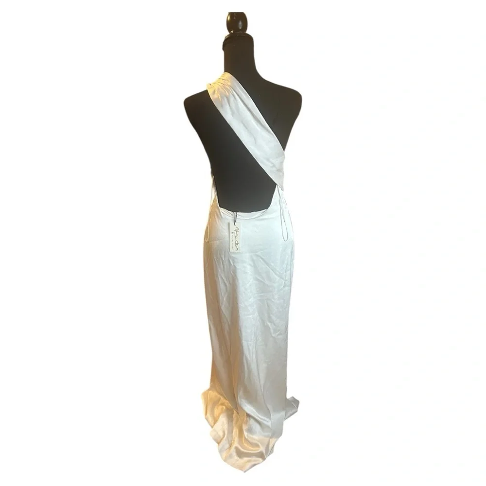 ALICE + OLIVIA PAULETTE ONE SHOULDER FITTED GOWN